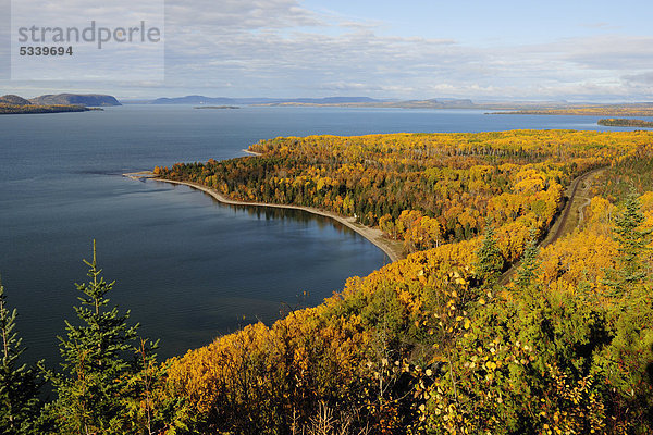 Lake Superior im Herbst  Ontario  Kanada  Nordamerika
