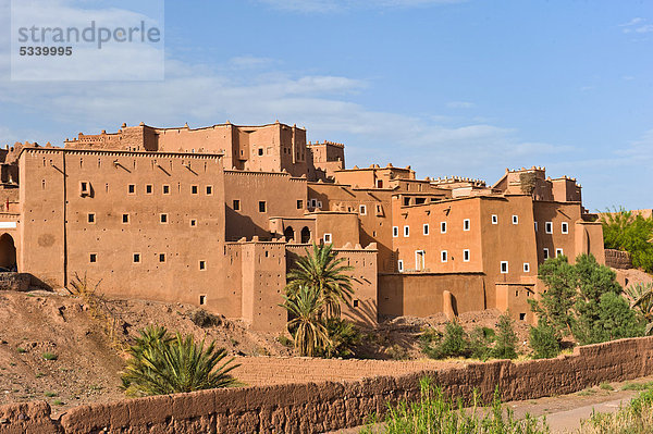 Kasbah Taourirt  aus Stampflehm errichtete Tighremt oder Wohnburg der Berber  Ouarzazate  unteres Dadestal  Straße der Kasbahs  Südmarokko  Marokko  Afrika