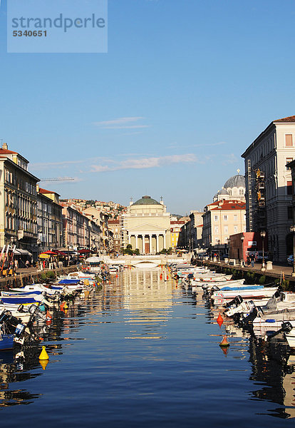 Italien  Friaul-Julisch-Venetien  Triest  Canal Grande  San Antonio Nuovo Kirche