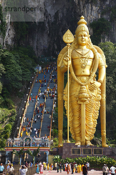 Gott Murugan  Statue  hinduistisches Thaipusam Fest  Tempel Batu Caves  Kalksteinhöhlen  Kuala Lumpur  Malaysia  Südostasien  Asien