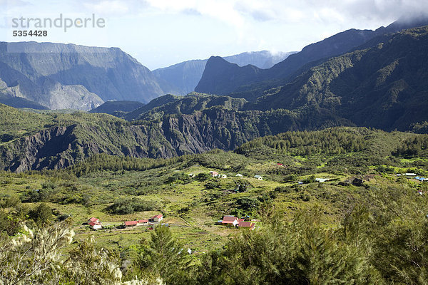 Abgelegenes und schwer erreichbares Bergdorf Marla  im Vulkankessel Cirque de Mafate  Marla  Insel La Reunion  Indischer Ozean