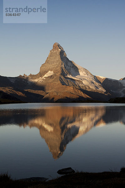 Europa Morgen See Spiegelung Matterhorn Schweiz Zermatt Kanton Wallis