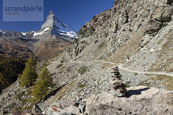 Europa Matterhorn Ansicht Steinhaufen unterhalb Schweiz Zermatt Kanton Wallis