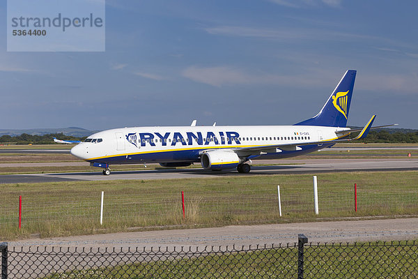 Ryanair Flugzeug am Flughafen Manchester  England  Großbritannien  Europa