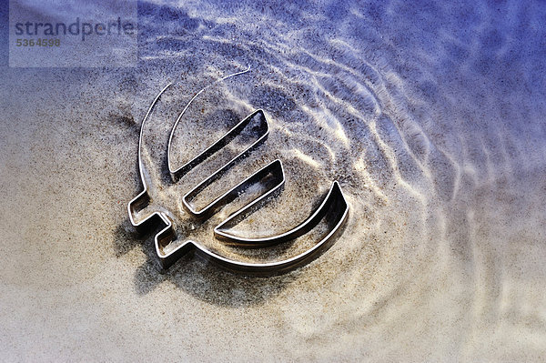 liegend liegen liegt liegendes liegender liegende daliegen Wasser Strand Symbol Euro