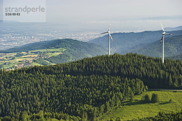 Windturbine Windrad Windräder Europa Luftbild Schwarzwald Deutschland Schauinsland Baden-Württemberg