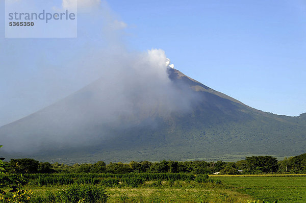 Vulkan Momotombo  1297m  Leon  Nicaragua  Zentralamerika