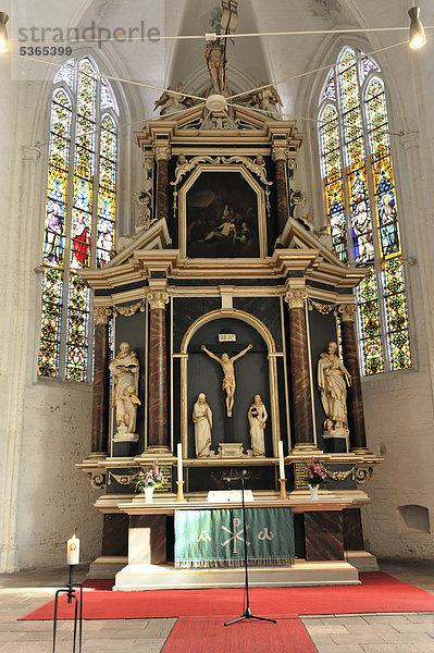 Altarbereich  Kirche St Wilhadi  erbaut 1. Hälfte 14. Jahrhundert  Hansestadt Stade  Niedersachsen  Deutschland  Europa