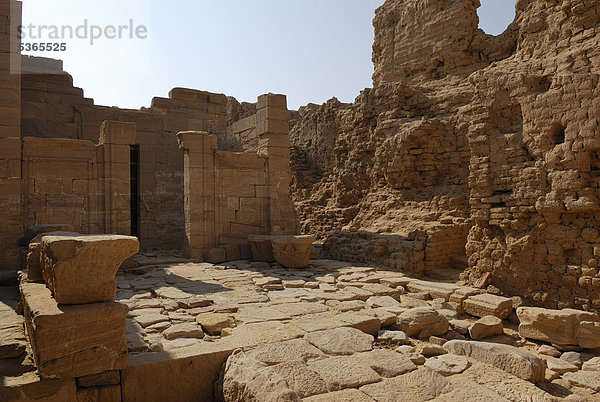 Tempel Qasr Dusch  nahe Oase Kharga  Libysche Wüste  Ägypten  Afrika