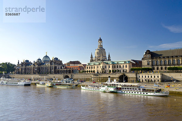 Brühlsche Terrasse mit Frauenkirche und der Elbe  Dresden  Sachsen  Deutschland  Europa