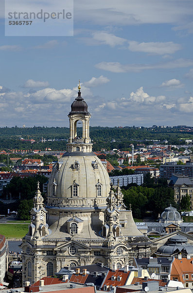Blick vom Rathausturm auf den Altmarkt mit der Kreuzkirche  Dresden  Sachsen  Deutschland  Europa