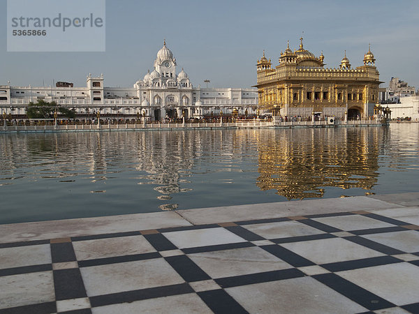 Der Goldene Tempel  das höchste Heiligtum der Sikhs  Amritsar  Provinz Punjab  Indien  Südasien