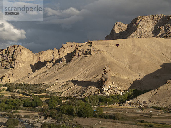 Karge Landschaft in Höhenlage im ehemaligen Königreich Ladakh  Lamayuru  Jammu und Kashmir  Indien  Asien