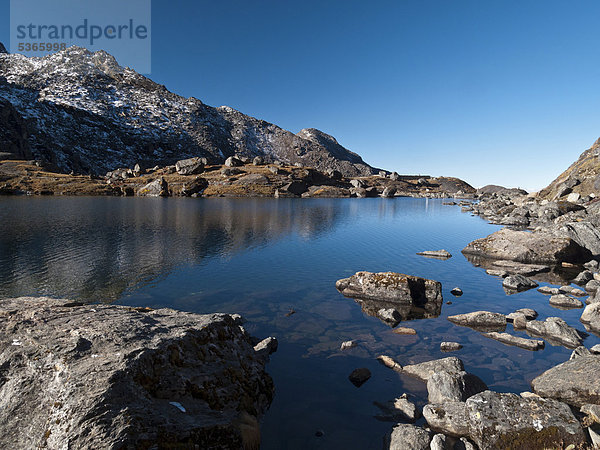 Gosaikund See  heiliger Ort for Hindu-Pilger zwischen Langtang Himal und Helambu  Himalaya  Nepal  Asien