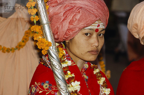Eine Sadhvi  eine weibliche Asketin  sehr selten in Indien  Varanasi  auch Benares  Uttar Pradesh  Indien  Asien