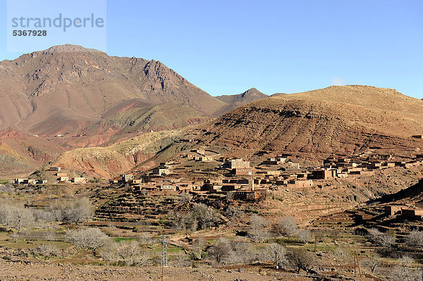 Dorf am Tizi-n-Tichka-Pass  Hoher Atlas  Marokko  Maghreb  Nordafrika  Afrika