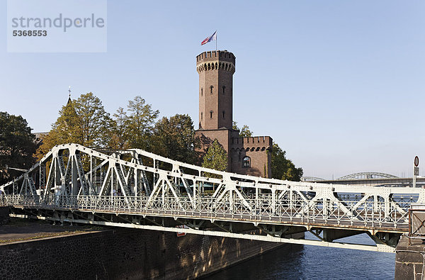 Malakow-Turm und historische Drehbrücke  Einfahrt zum Rheinauhafen  Köln  Nordrhein-Westfalen  Deutschland  Europa
