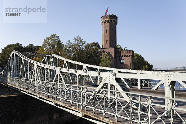 Malakow-Turm und historische Drehbrücke  Einfahrt zum Rheinauhafen  Köln  Nordrhein-Westfalen  Deutschland  Europa