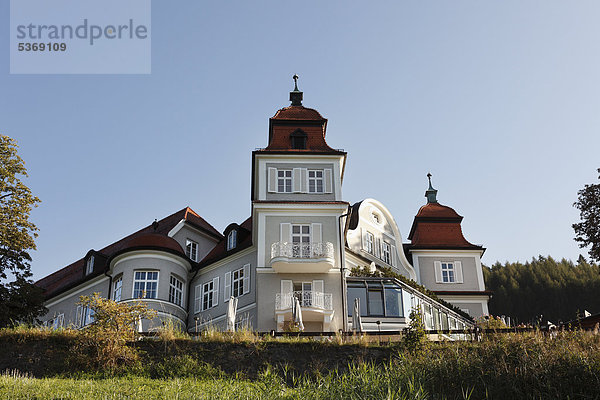 Hotel Das Tegernsee  Blick vom Höhenweg in Tegernsee  Oberbayern  Bayern  Deutschland  Europa  ÖffentlicherGrund