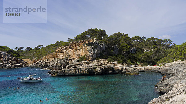 Felsenküste bei der Cala s'Almunia  Mallorca  Spanien  Europa