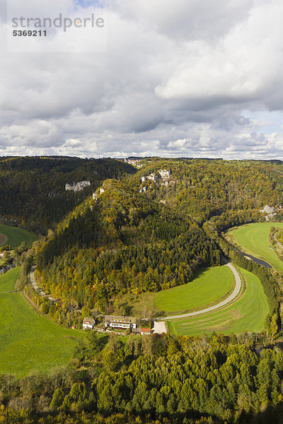 Blick auf die Donauschleife nach Irndorf  oberes Donautal  Landkreis Sigmaringen  Baden-Württemberg  Deutschland  Europa