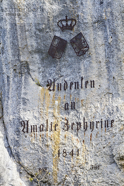 Inschrift am Amalienfelsen  Fürstlicher Park Inzighofen  Naturpark Obere Donau  Landkreis Sigmaringen  Baden-Württemberg  Deutschland  Europa