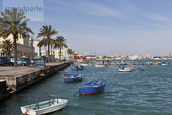 Boote im Hafen von Molfetta  Apulia  Apulien  Süditalien  Italien  Europa
