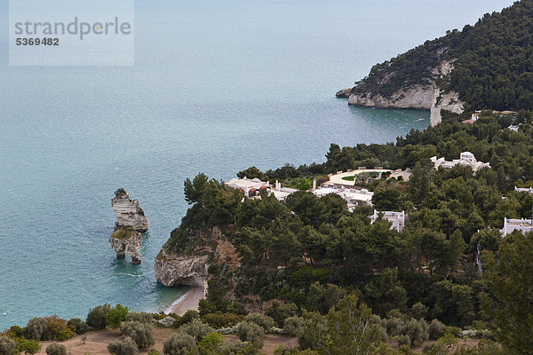 Küste bei Mattinata  Provinz Foggia  Apulien  Puglia  Gargano  Adria  Italien  Europa