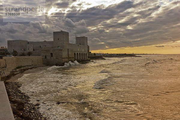 Das Schloss  die Festung von Trani  Apulien  Süditalien  Italien  Europa