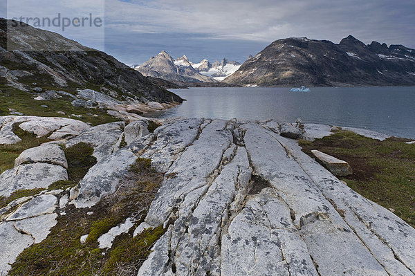 Schroffe Berglandschaft bei Tiniteqilaaq  Seitenarm des Sermilik-Fjords  Ostgrönland  Grönland