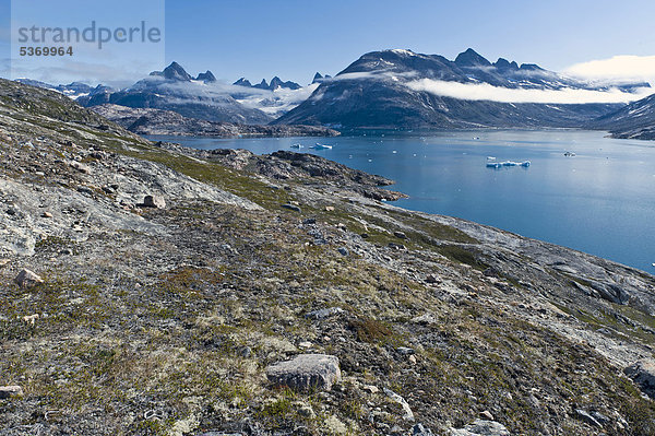 Schroffe Berglandschaft bei Tiniteqilaaq  Seitenarm des Sermilik-Fjords  Ostgrönland  Grönland