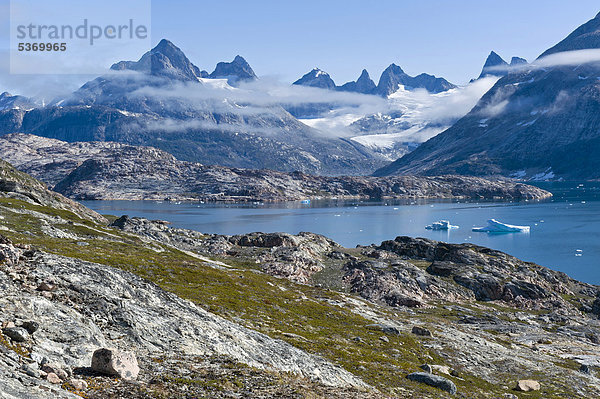 Schroffe Berglandschaft bei Tiniteqilaaq  Seitenarm des Sermilik-Fjords  Ostgrönland  Grönland