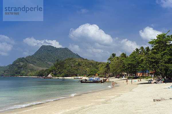 Palmenstrand  Golden Pearl Beach  Insel Ko Jum oder Ko Pu  Krabi  Thailand  Südostasien  Asien
