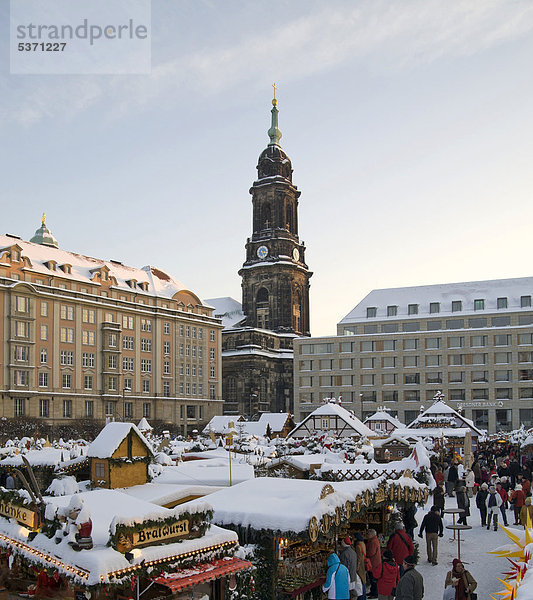 Striezelmarkt  hinten die Kreuzkirche  Dresden  Sachsen  Deutschland  Europa