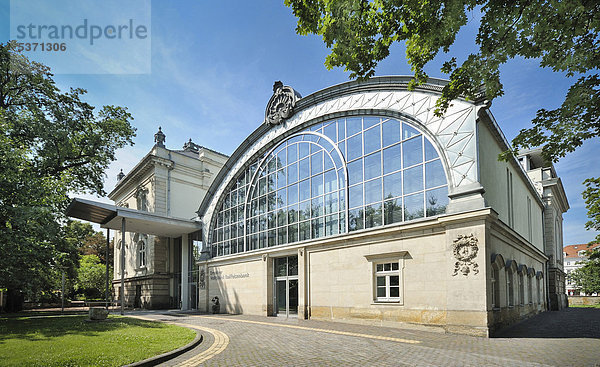 Neobarock Villa Eschebach  Hauptsitz der VR-Bank  mit seitlichem Wintergarten  Dresden  Sachsen  Deutschland  Europa