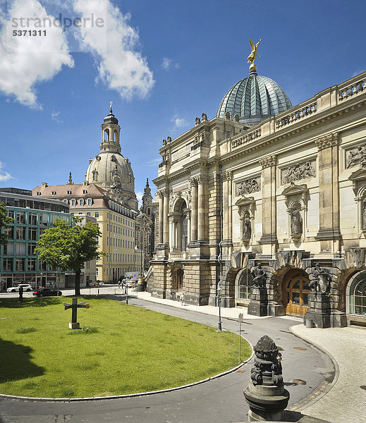 Georg-Treu-Platz mit Kunstakademie und Frauenkirche  Dresden  Sachsen  Deutschland  Europa