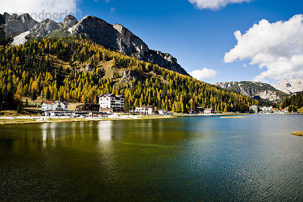 Misurinasee oder Lago di Misurina in den Dolomiten  Italien  Europa