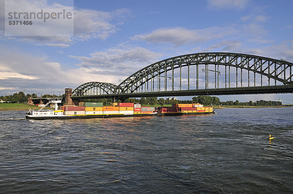 Südbrücke  Köln  Nordrhein-Westfalen  Deutschland  Europa  ÖffentlicherGrund