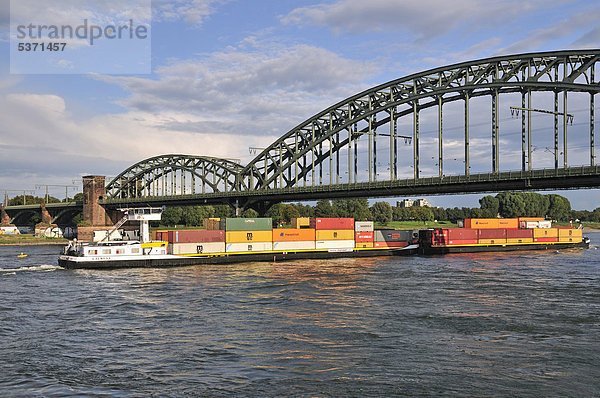 Südbrücke  Köln  Nordrhein-Westfalen  Deutschland  Europa  ÖffentlicherGrund