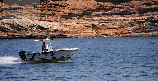 State Patrol  Polizeiboot  Lake Powell  Wahweap Marina  Warm Creek Bay  Navajo Nation Reservation  Page  Arizona  Vereinigte Staaten von Amerika  USA