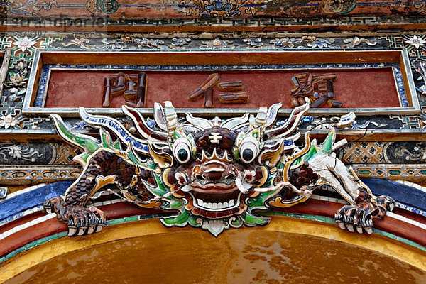 Dragon Head am Hien Nhan Gate  Hue  Vietnam