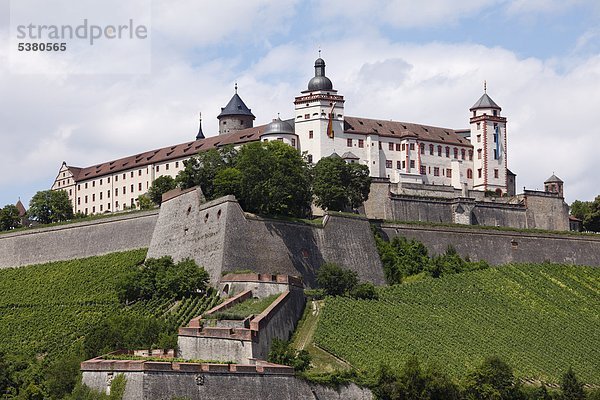 Deutschland  Bayern  Würzburg  Blick auf die Festung Marienberg