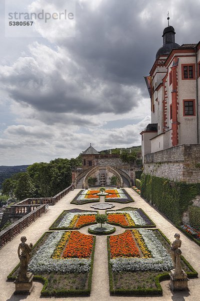 Deutschland  Bayern  Würzburg  Blick auf die Festung Marienberg