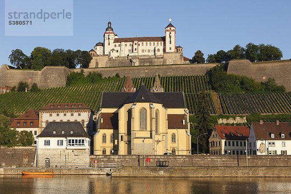 Deutschland  Bayern  Würzburg  Blick auf Kirche und Festung Marienberg