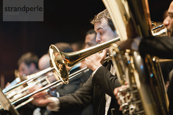 Blechbläsergruppe im Orchester