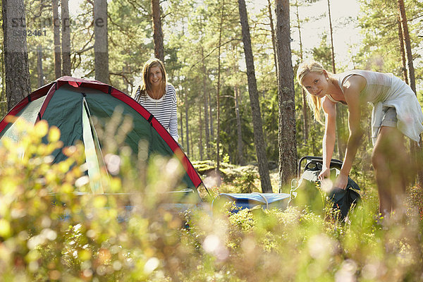 hoch  oben  Frau  Tischset  Wald  Campingplatz