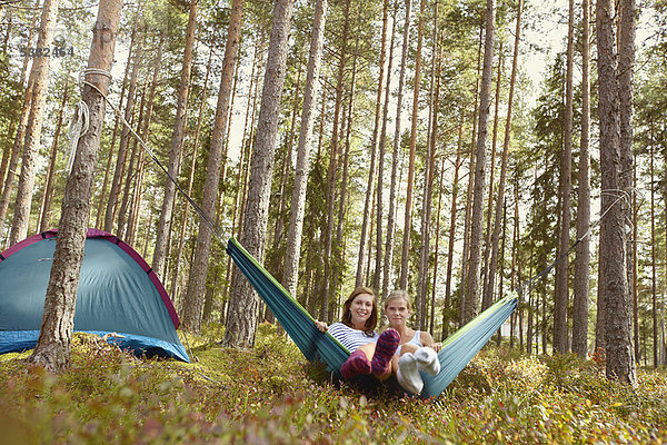 Frau  Entspannung  Hängematte  Campingplatz