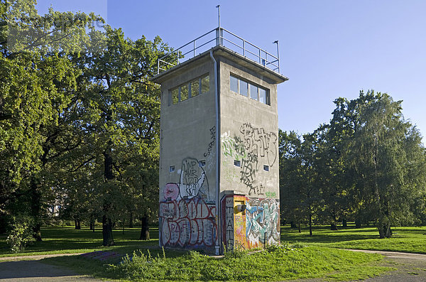 Grenzkontrollturm  ehemalige DDR  Treptow  Berlin  Deutschland  Europa