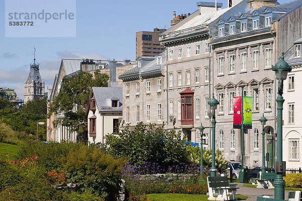 Park and houses on St. Denis Street  Old Quebec  Quebec  Canada