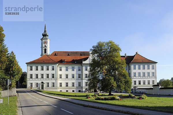 Kloster Schäftlarn  Oberbayern  Bayern  Deutschland  Europa  ÖffenlicherGrund